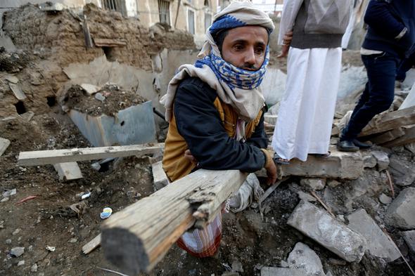 Suudi Arabistan uçakları Yemen'i vurdu