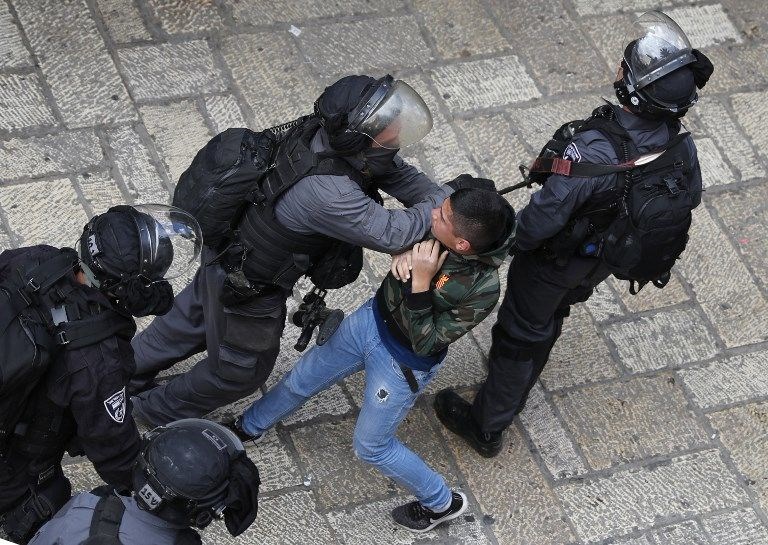 İsrail Kudüs'ün ana giriş kapısına bariyerler yerleştirdi