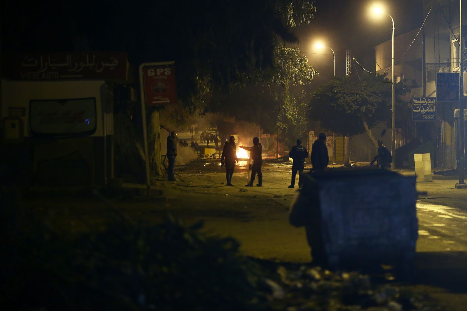 Tunus alev alev! Protestoların üçüncü gününde çatışma çıktı