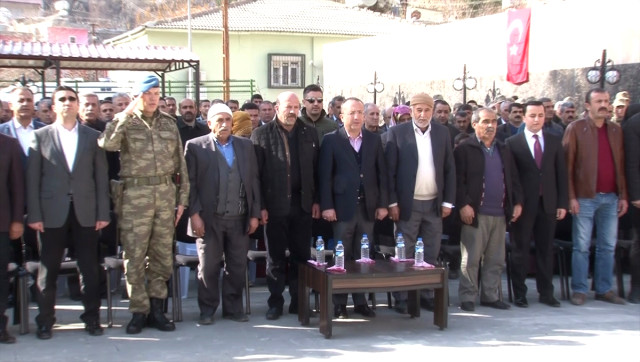 Şehidin temelini attığı mescidin açılışını annesi yaptı