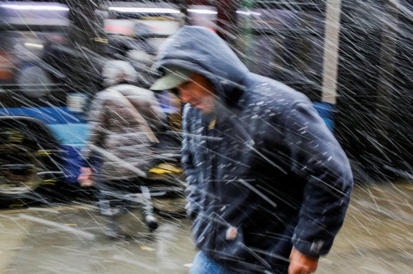 Kar fırtınası sebebiyle ABD'de acil durum ilan edildi! 3 bin 46 uçak seferi iptal