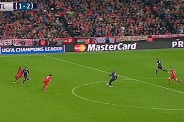 Cüneyt Çakır'ın kararlarını dünya tartışıyor!