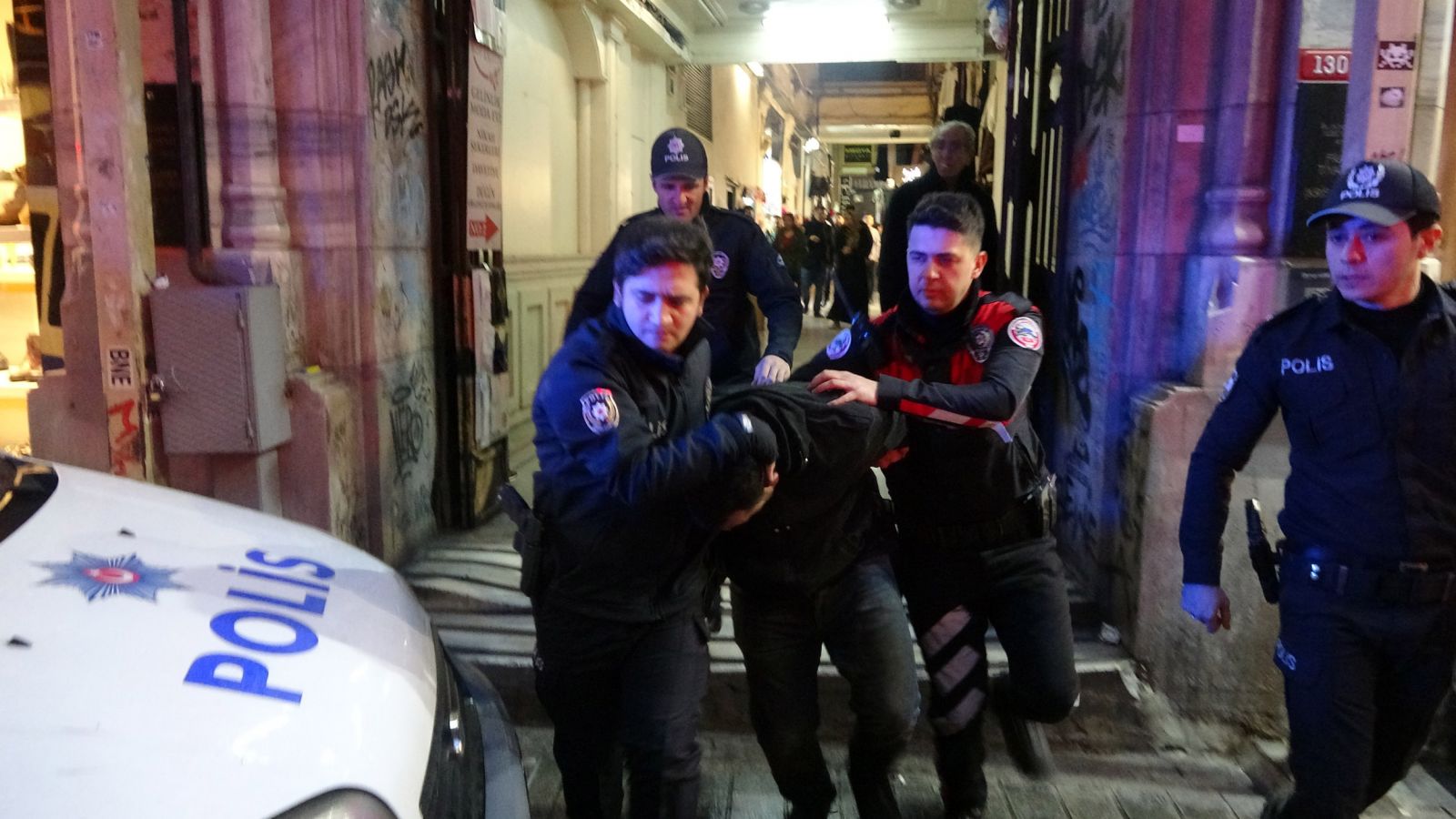 İstiklal Caddesi'nde intihar girişimi