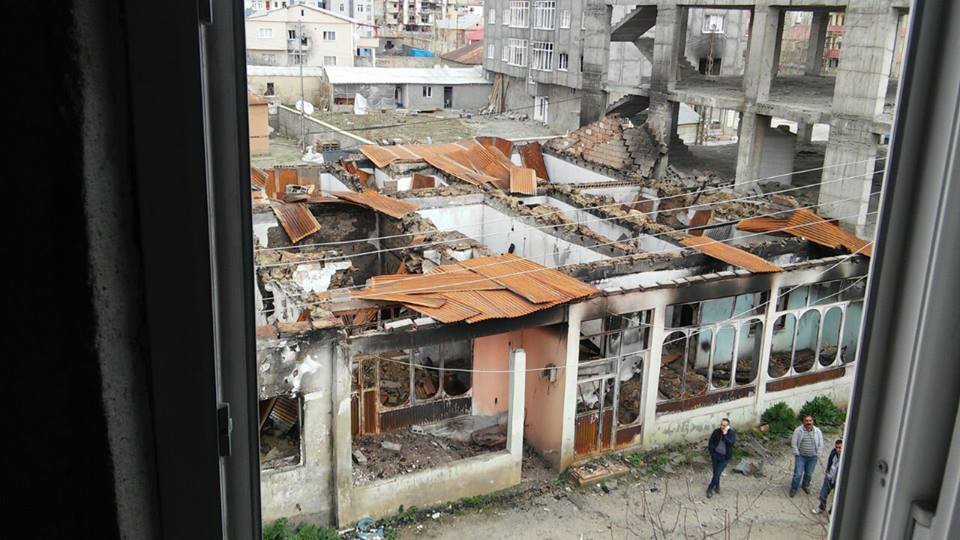 Teröristler Yüksekova'yı harabeye çevirmiş