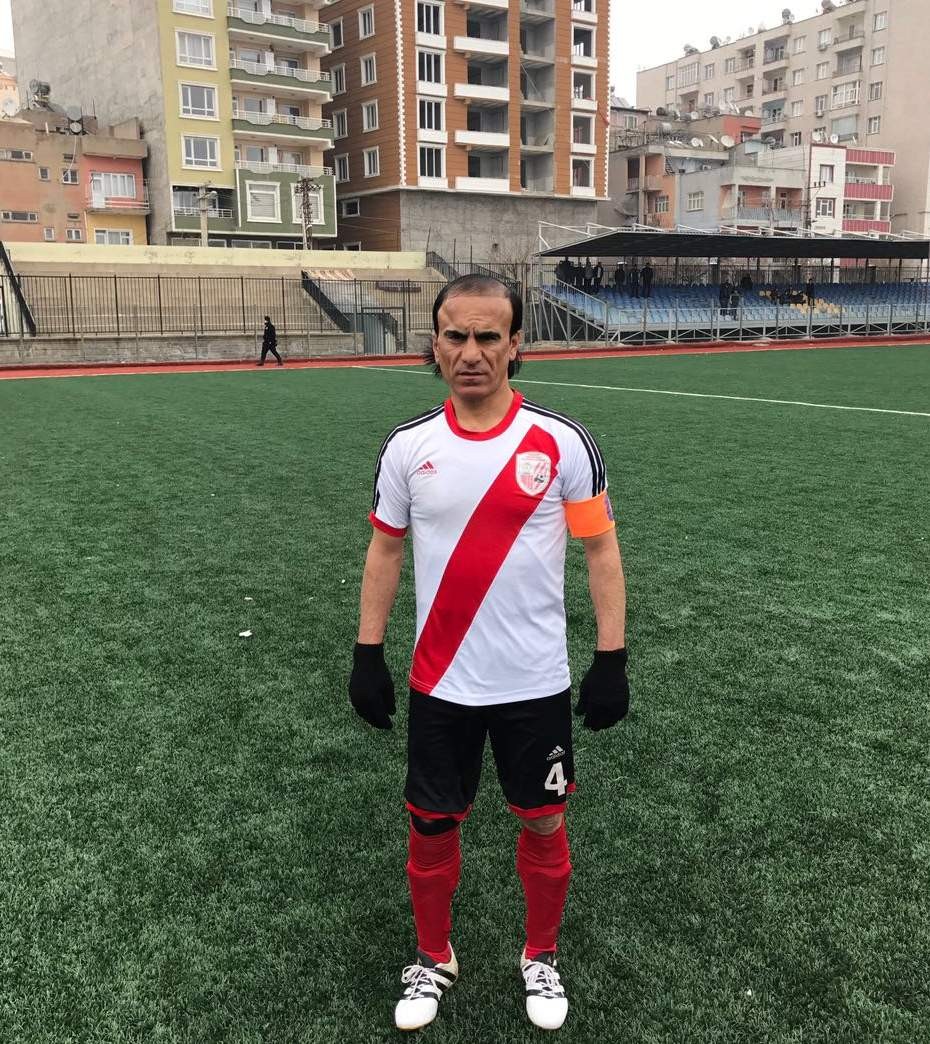 50 yaşında ilk maçına çıktı