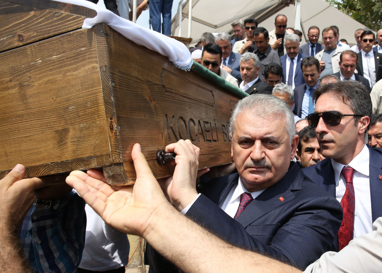 Milli Savunma Bakanı Işık'ın annesi toprağa verildi