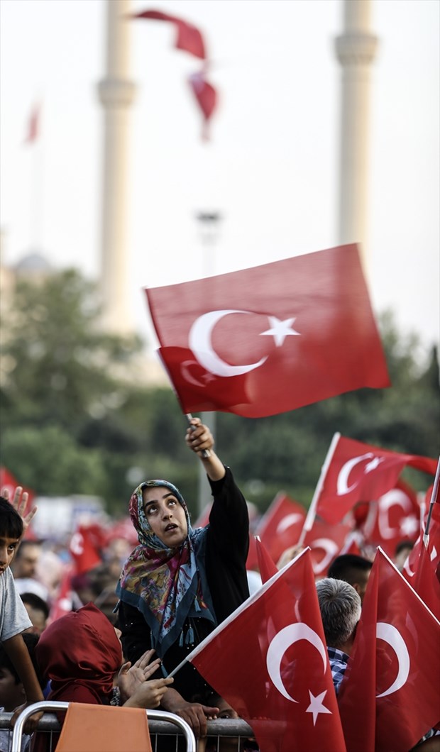 Türkiye demokrasisine sahip çıktı
