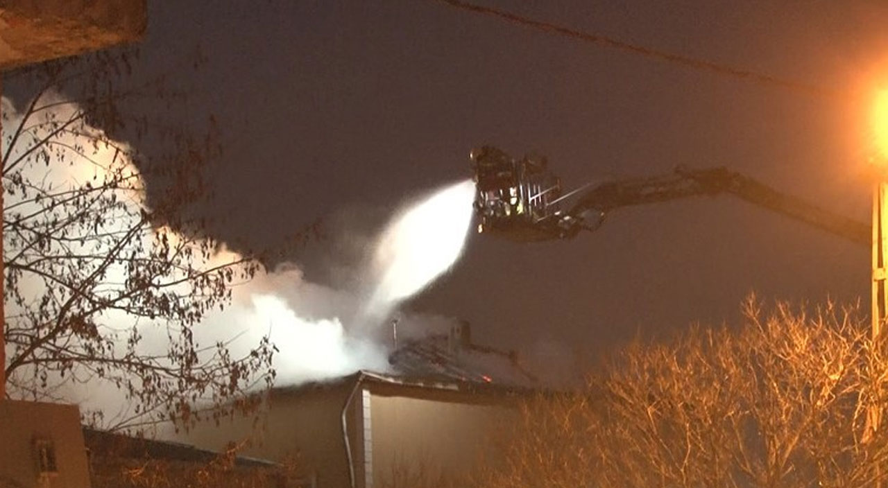 Tuzla’da 4 katlı binada yangın çıktı