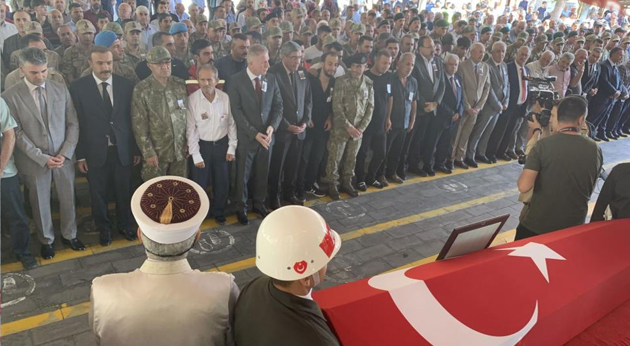 Şehit Sözleşmeli Er Aybek gözyaşlarıyla son yolculuğuna uğurlandı