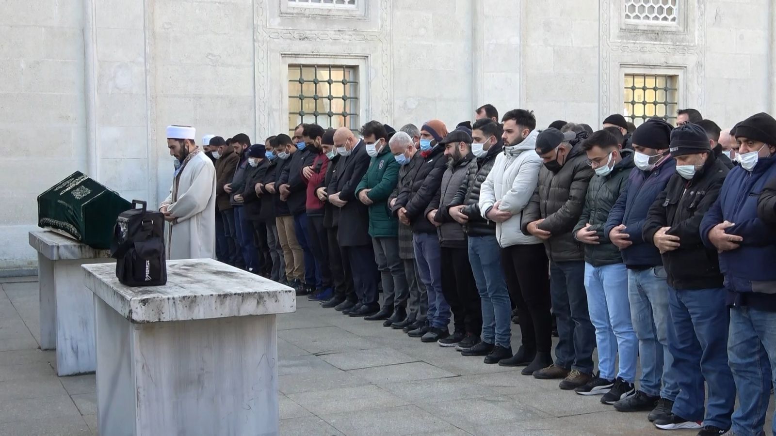 Başakşehir'de okul yolunda feci kaza