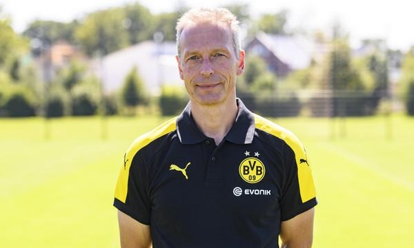 Skandal olay! Emre Mor'u yerlerde süründürdü