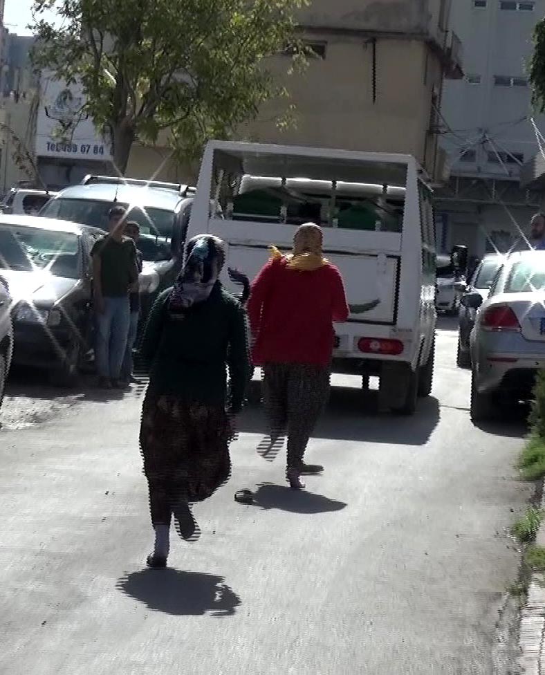 Böyle anne baba olur mu? Cenazede akıl almaz olay!