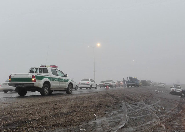 İran'da 130 araç birbirine girdi