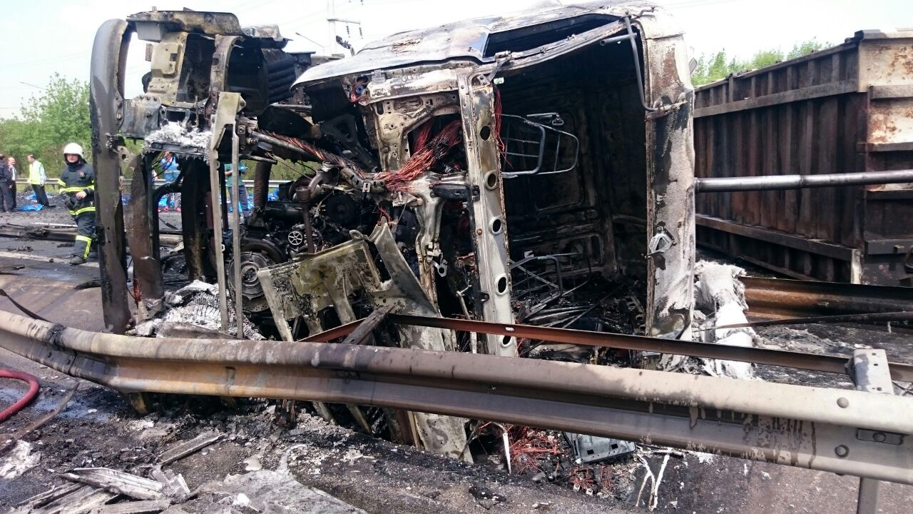 TEM'de feci kaza, 1 kişi hayatını yanarak öldü