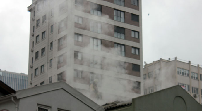 Kadıköy’de özel eğitim kurumunda yangın paniği