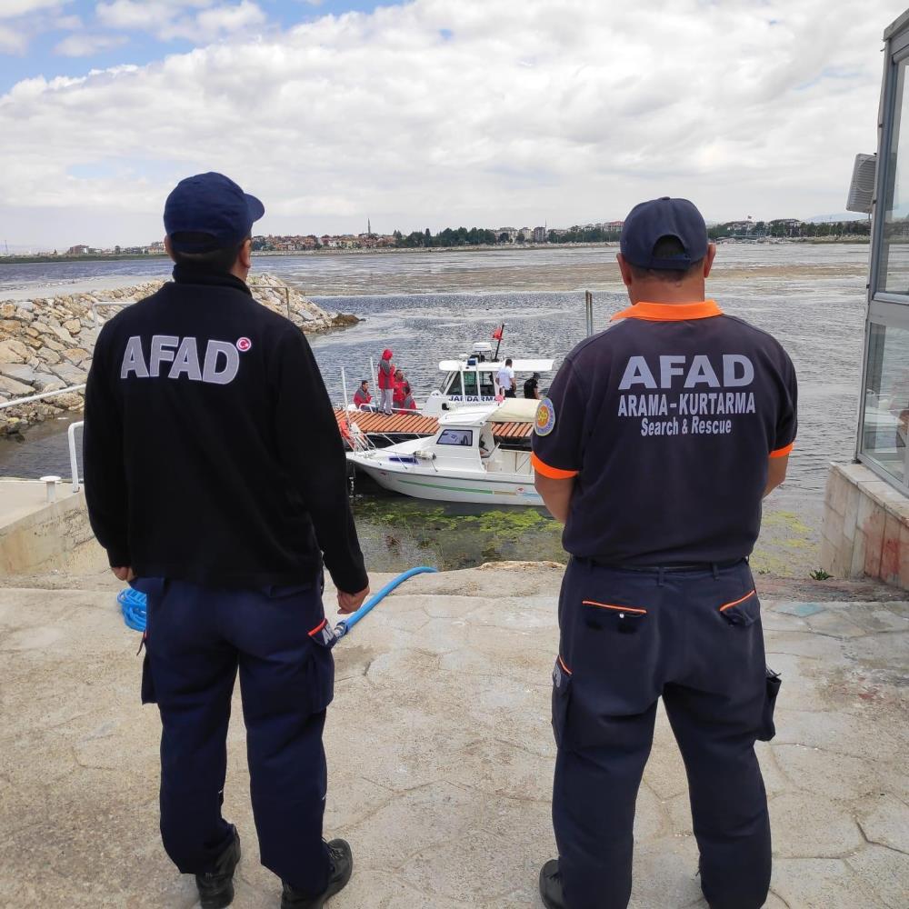 Kaybolduğu gölden 20 saat sonra sağ çıkarıldı