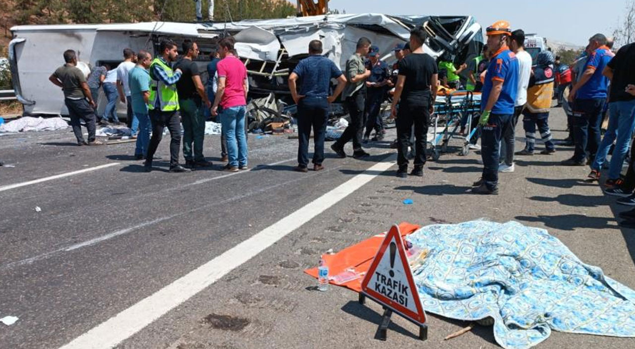 Gaziantep’te katliam gibi kaza: 15 kişi hayatını kaybetti Gaziantep’te katliam gibi kaza: 15 kişi hayatını kaybetti