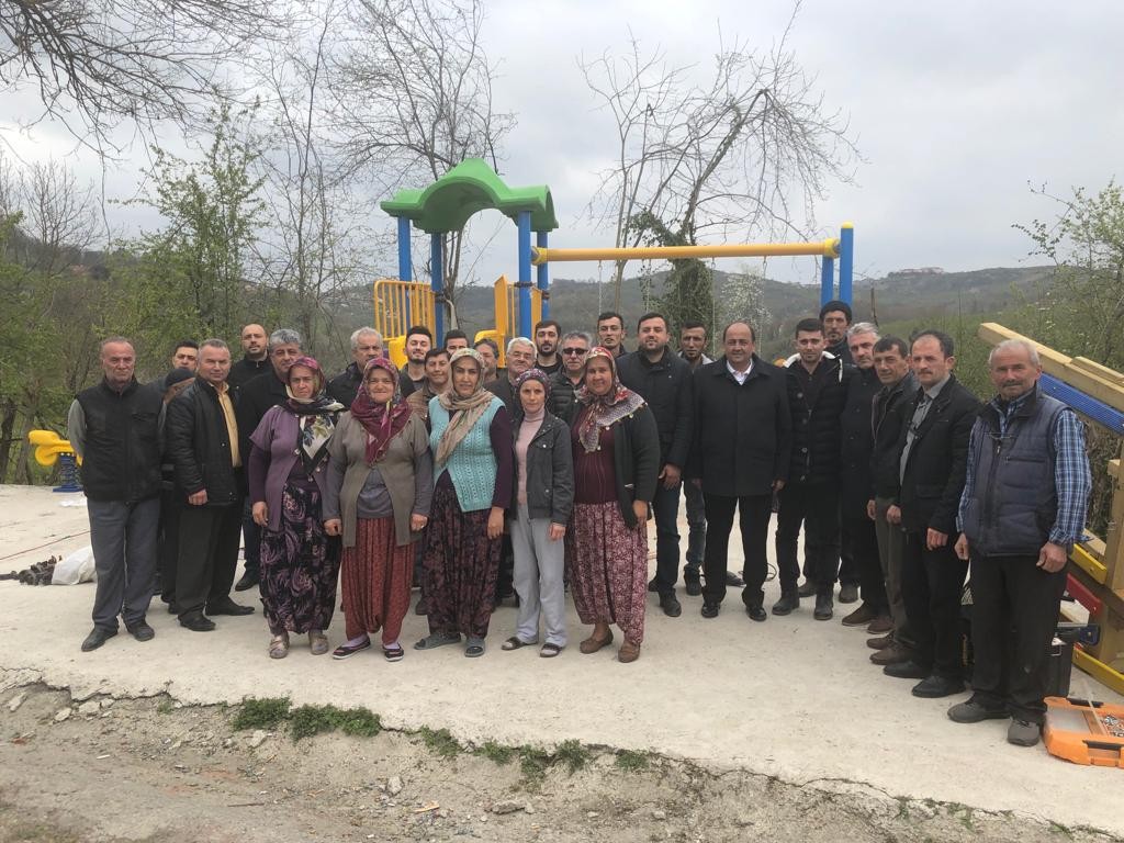 Muhtarın söktüğü park yeniden yapıldı