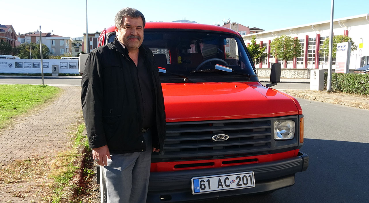 1981 model minibüs için servet harcadı: Gözü gibi bakıyor