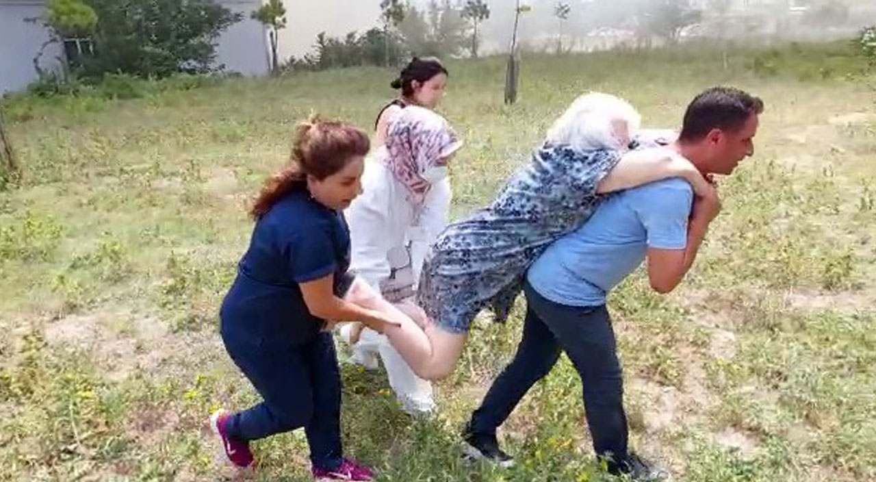 Zeytinburnu'nda hastanede yangın! Yangın söndürüldü, hastanenin çatısı çöktü