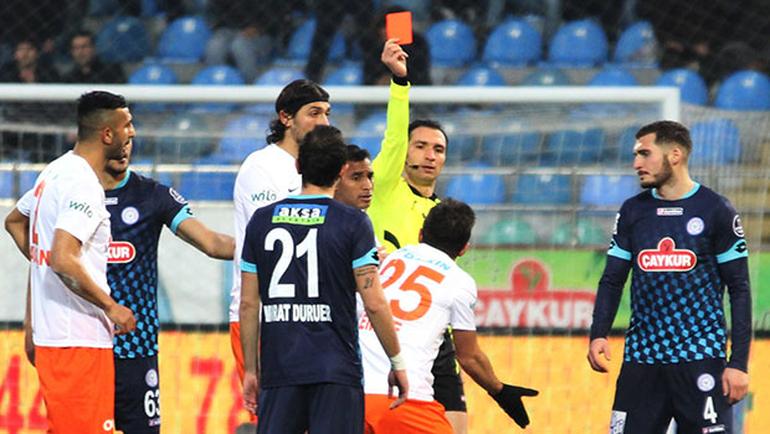 Emre Belözoğlu'nun öfkesi takımını yaktı! Emre Belözoğlu'nun öfkesi takımını yaktı!