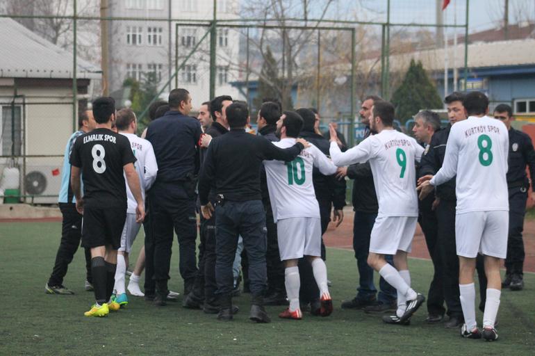 Futbol değil, yumruklar konuştu! Futbol değil, yumruklar konuştu!