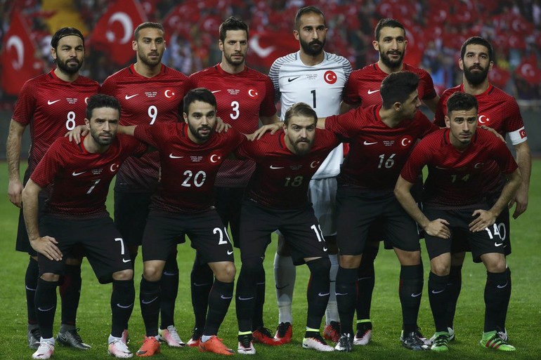 Antalya'da yer yerinden oynadı