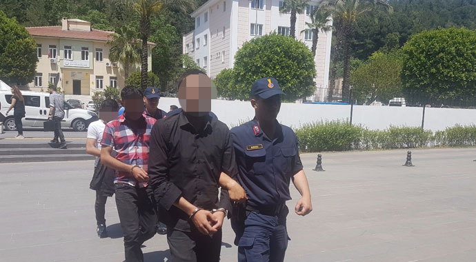 Arkadaşlarıyla beraber babasının ineğini çaldı