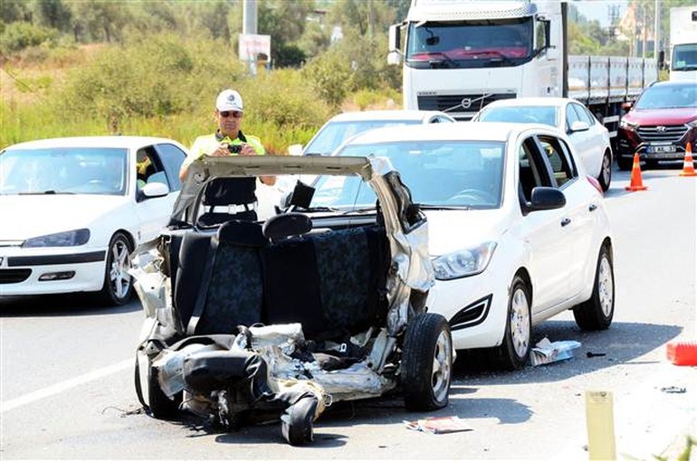 Tiyatrocu Fatma Alev Tekoğul kazada öldü, kızı ağır aralı