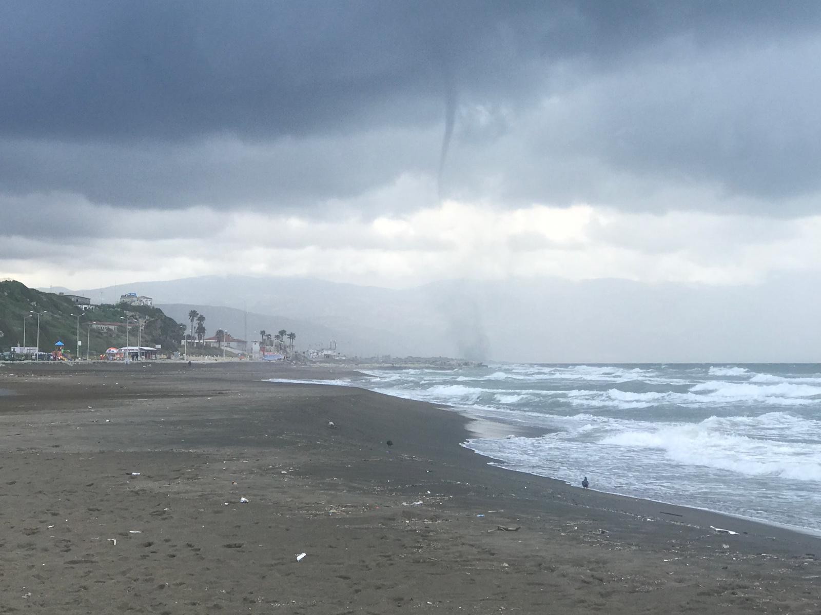 Samandağ sahilinde art arda 8 hortum