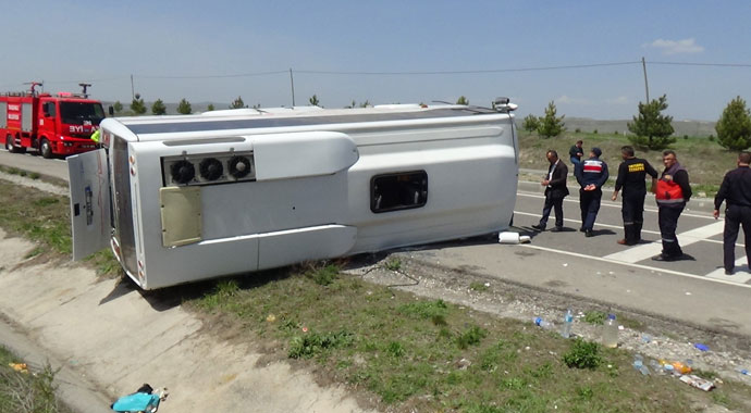 Kütahya'da yolcu otobüsü devrildi: 8 yaralı