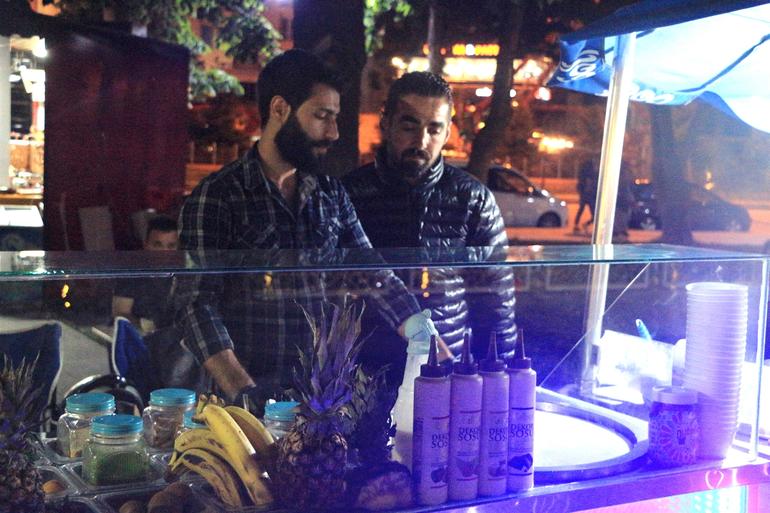 İnternetten öğrendiği Tayland usulü dondurma, geçim kaynağı oldu