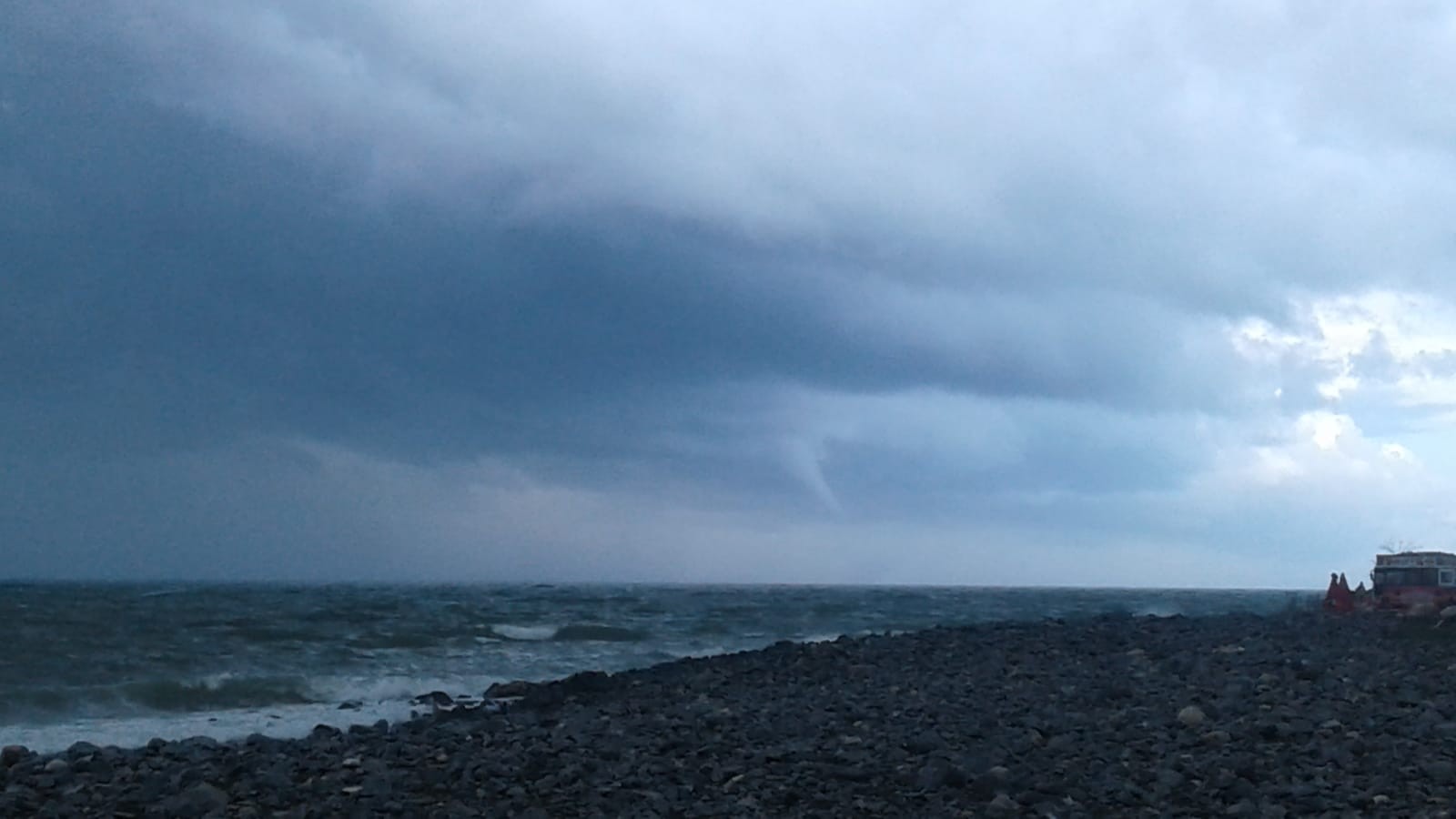 Samandağ sahilinde art arda 8 hortum