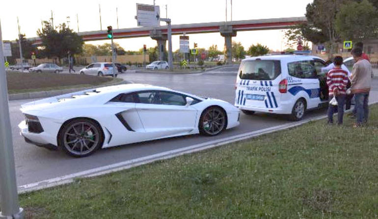 Samsun'daki lüks otomobili polise şikayet ettiler