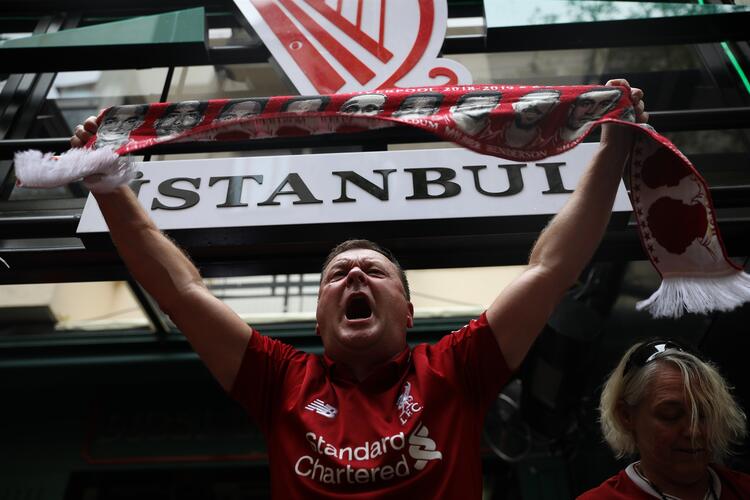 İstanbul kırmızı-mavi!