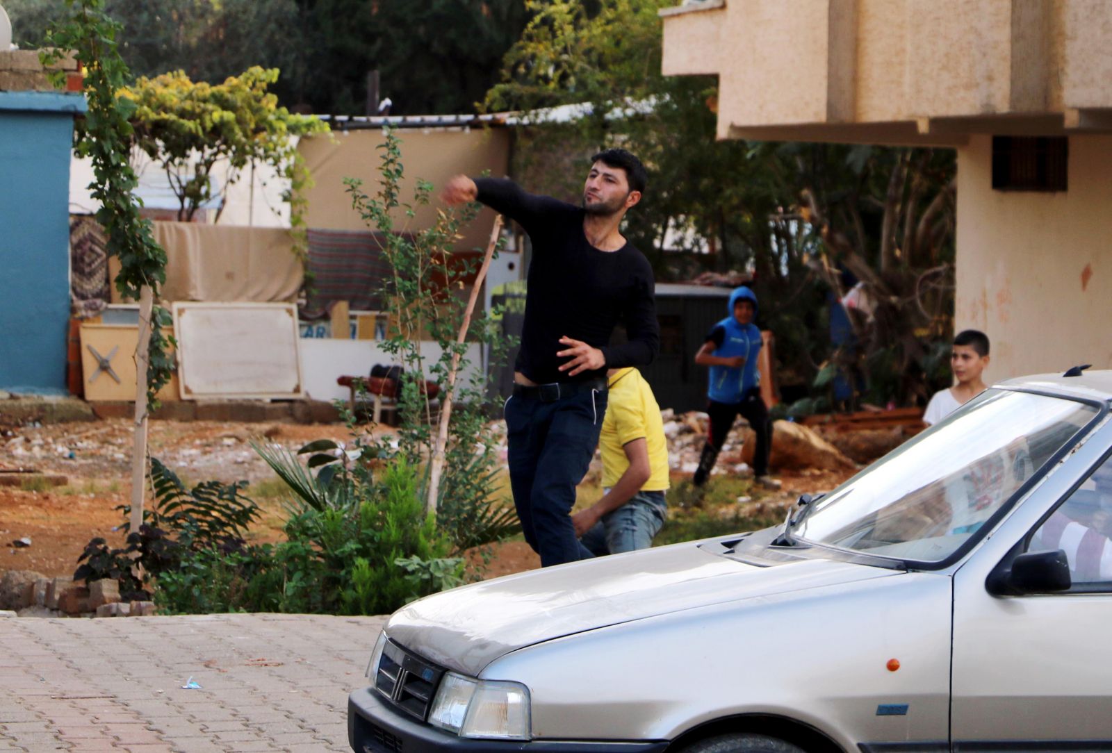 HDP'liler Antalya'yı da karıştırdı, çok sayıda gözaltı var