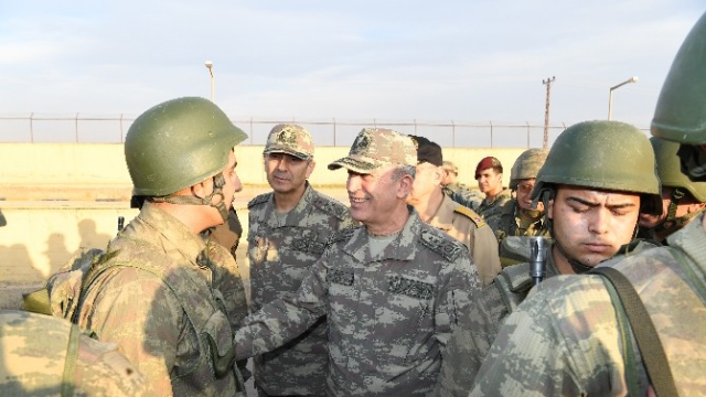 Komutanlar siperde! Hulusi Akar, Şırnak'ta böyle karşılandı