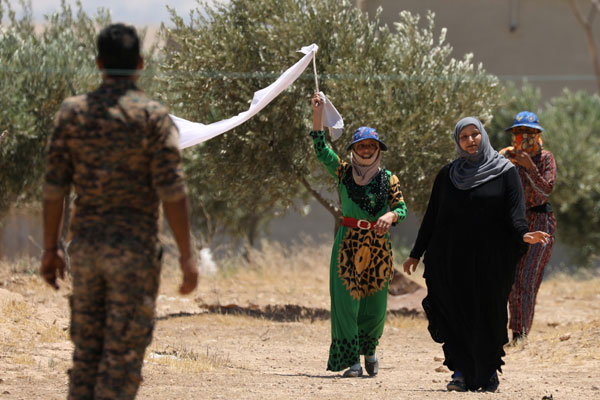 Uçaktan bildiri atıyorlar: Fırat'ı geçeni vururuz