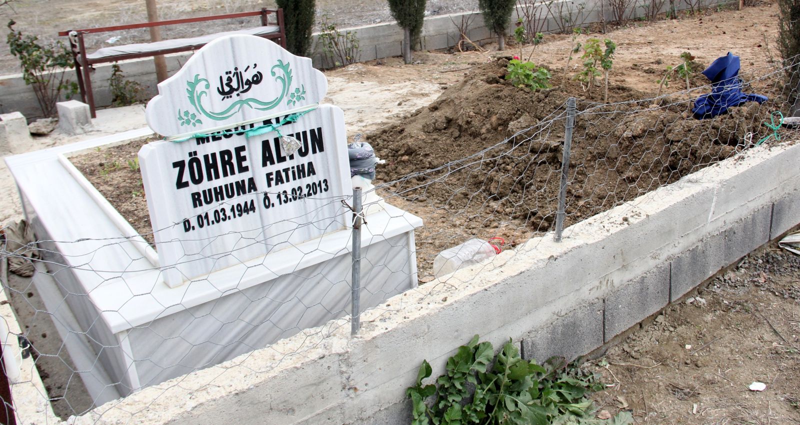 Mezarlıkta bulunan cesetlerle ilgili bomba iddia!