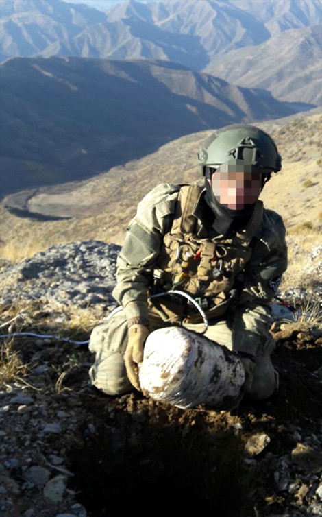 SAT ve SAS komandoları Fırat Kalkanı Operasyonu'na el attı