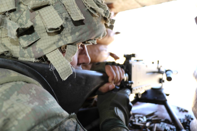 Mehmetçik, teröristlerin geçiş güzergahını yerle bir etti!