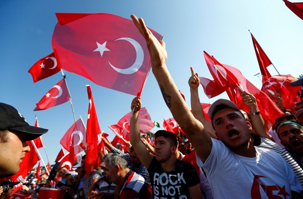 Türkiye demokrasisine sahip çıktı