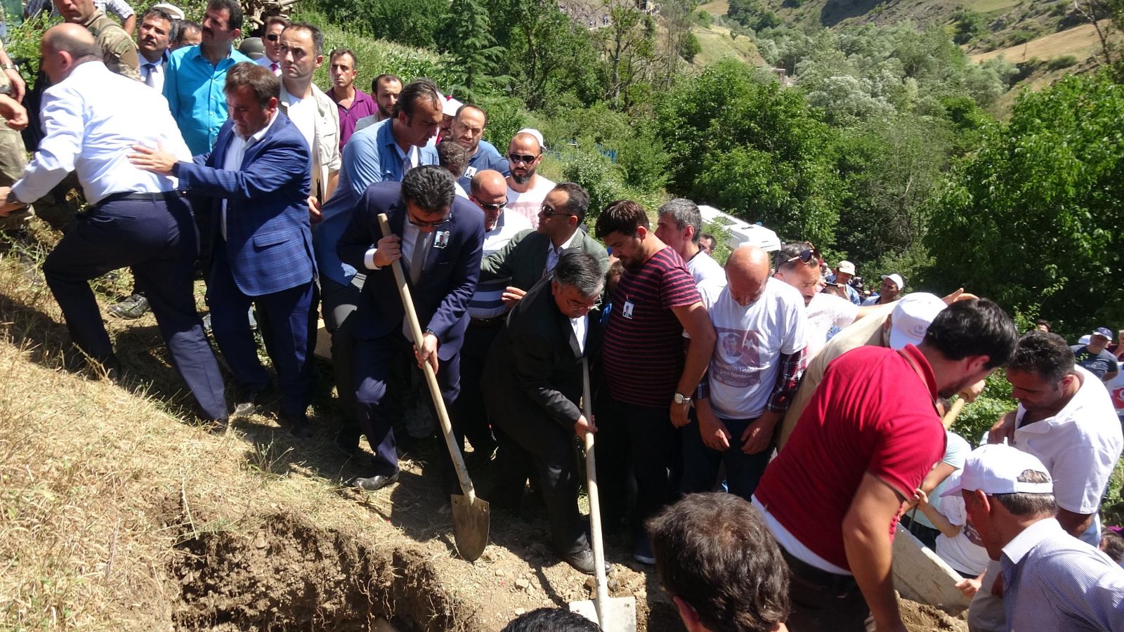 Şehit öğretmen Yılmaz uğurlandı