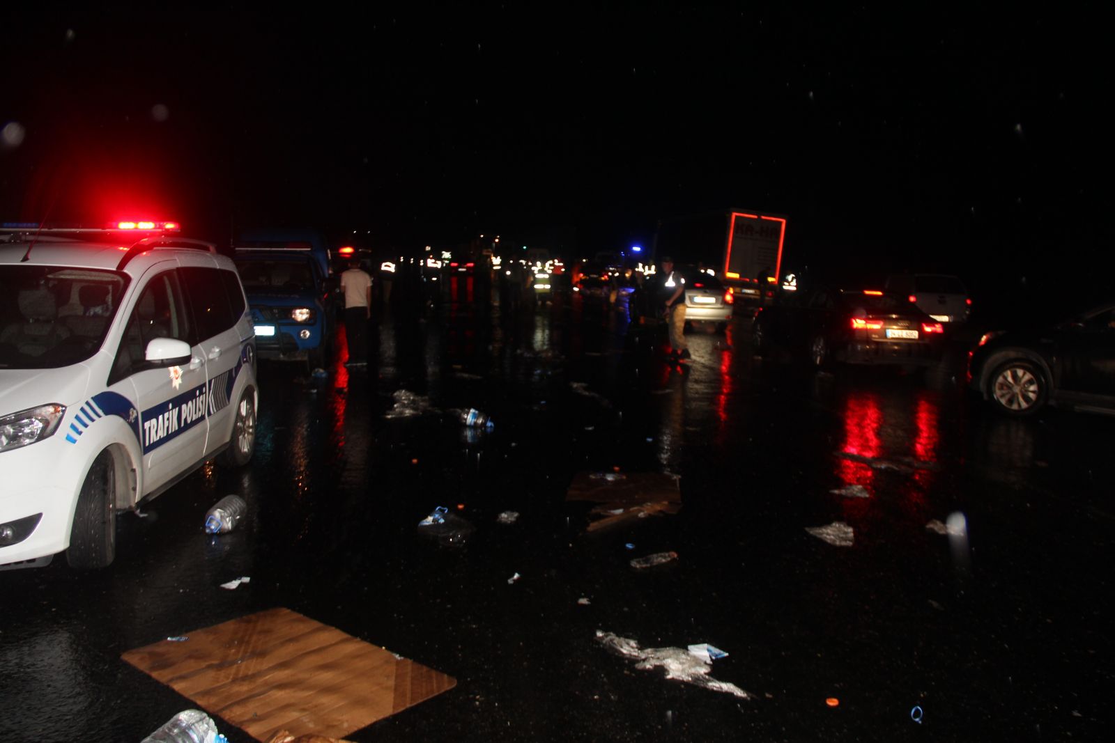 Sivas'ta zincirleme trafik kazası: 2 ölü, 7 yaralı...