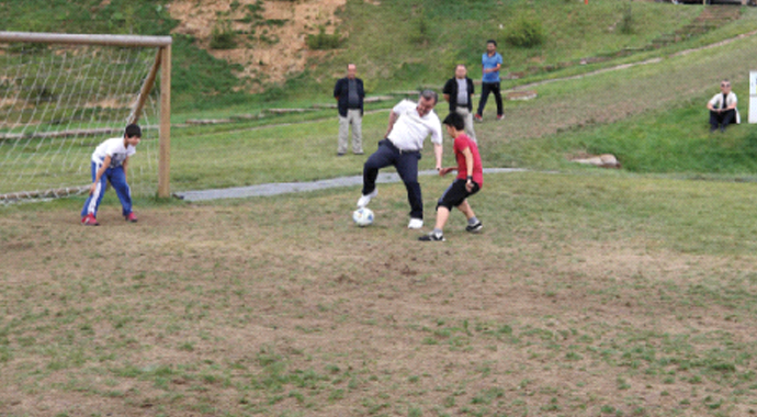 Bakan Bak, kampta çocuklar gibi eğlendi