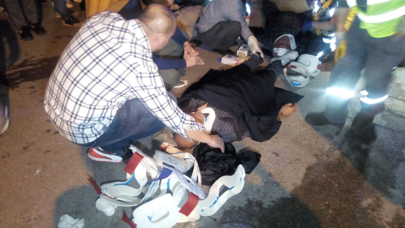 Kocaeli'de tır ile servis minibüsü çarpıştı: Çok sayıda yaralı var