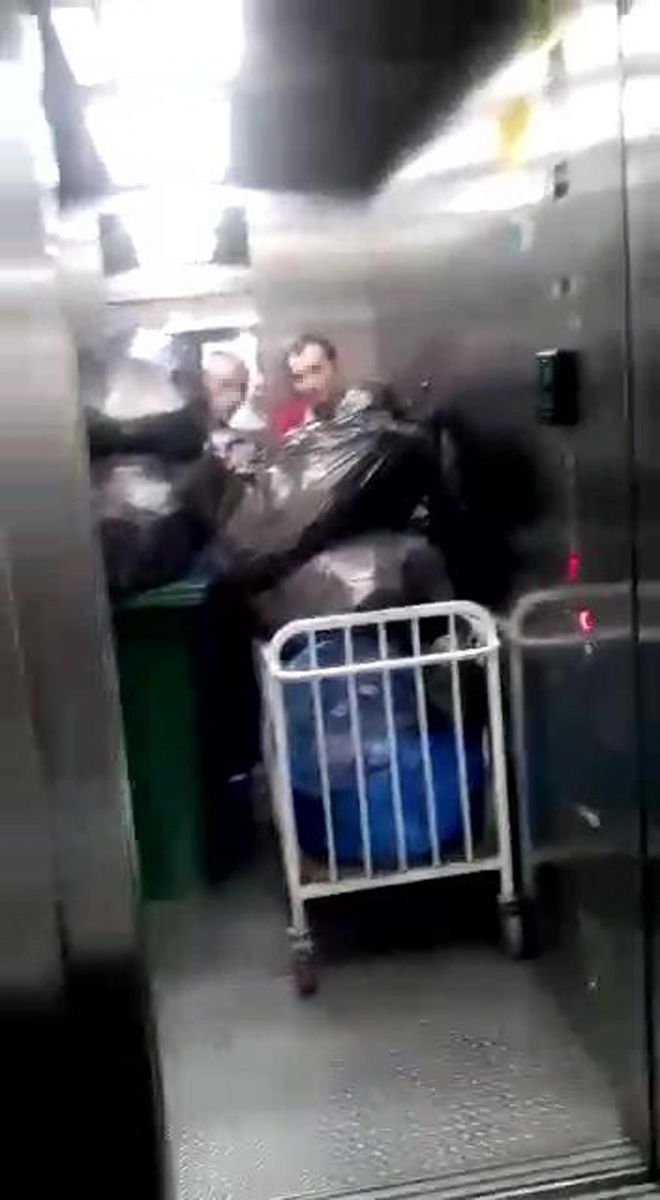 Asansörle çöp taşınıp, hastaların bekletilmesine tepki