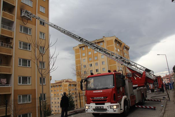 Üniversite öğrencileri uyurken yangına yakalandılar