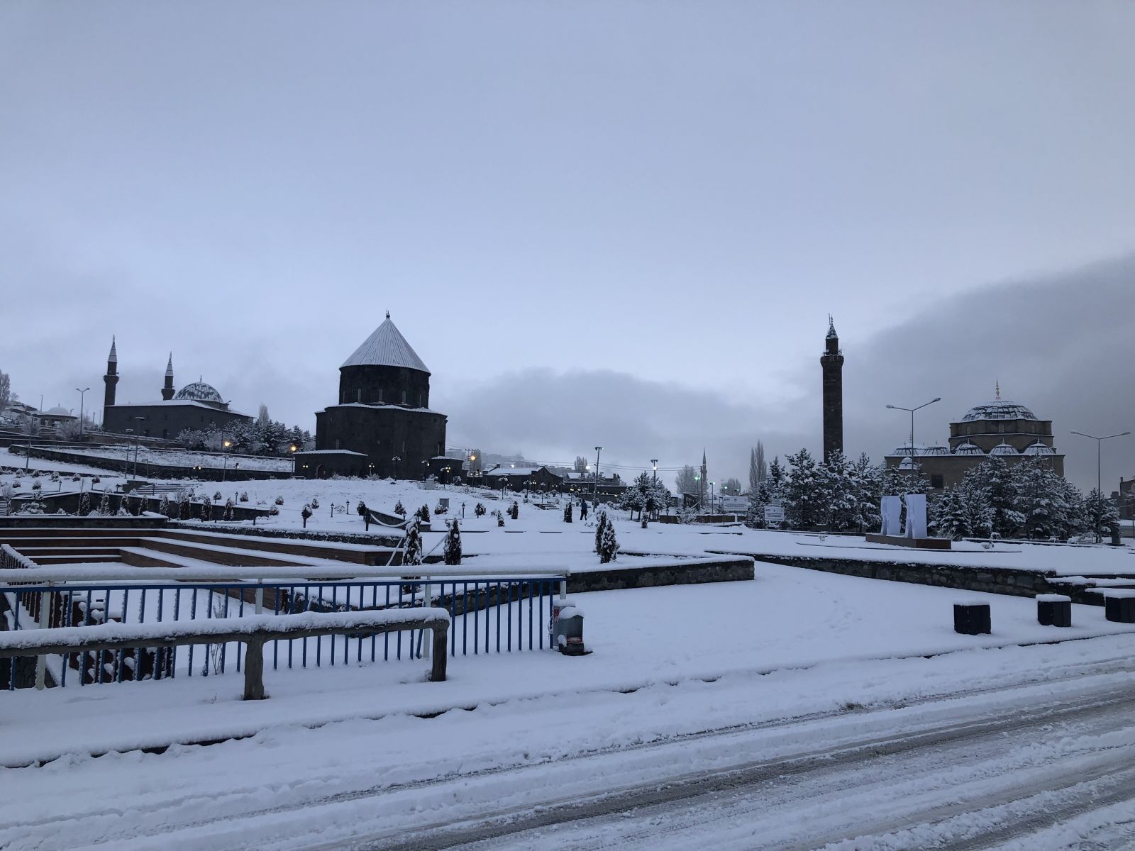 Baltık mimarisi yapılarıyla Kars'tan bembeyaz kartpostallık görüntüler