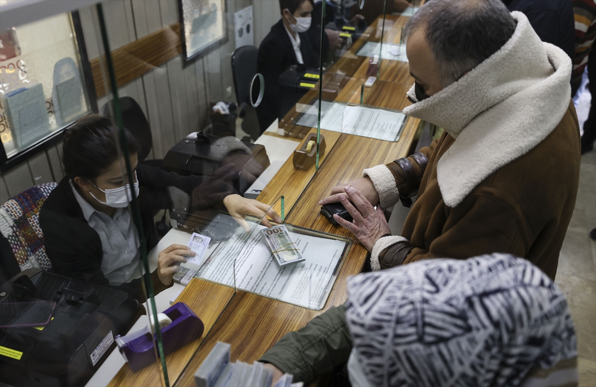 Döviz bürolarında hareketlilik